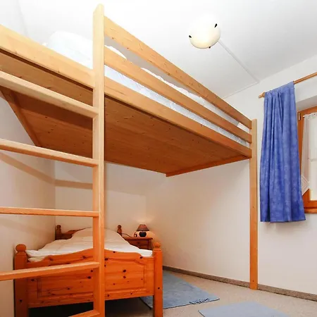 Chalet Chalet, *